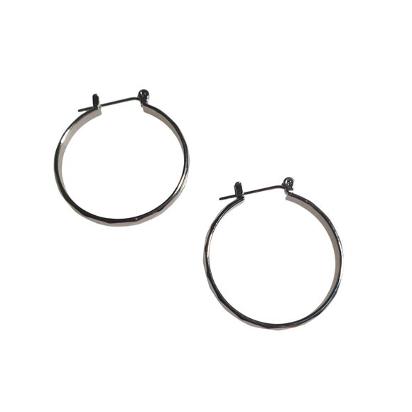 Silver Tone Hoop Earrings Lightweight Round Faceted Texture Secure Latch Back - Picture 2 of 4